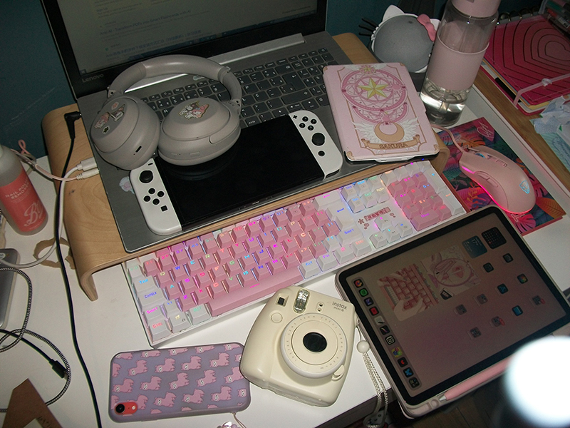 My silly little devices that distract me from the horrors